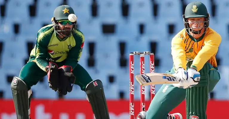 মাঠে পাকিস্তান-দক্ষিণ আফ্রিকা